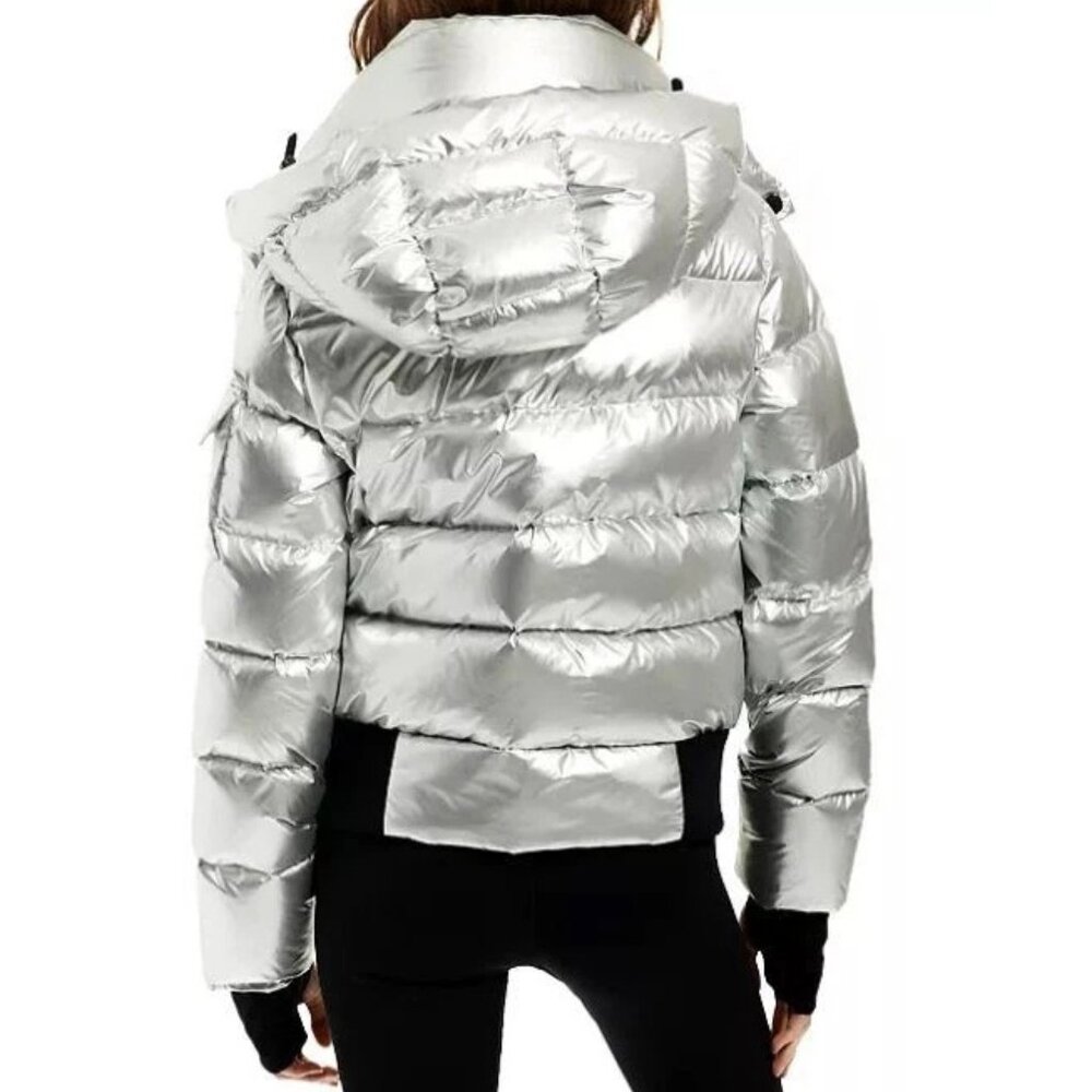 💥HOT ITEM!💥SAM. Bungalow Puffer Jacket in Glossy Metallic Silver - Picture 4 of 16